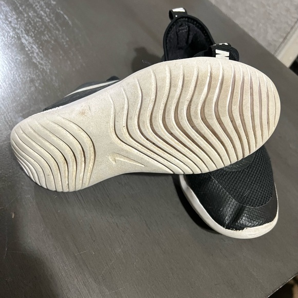 Nike slip on shoes - Picture 2 of 2